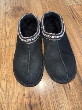 Costco Black Suede Cozy Slip-On Ankle Slippers with Patterned Trim